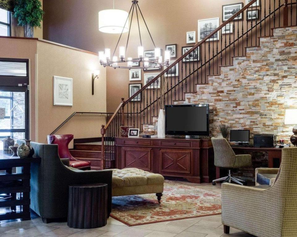 Comfort Suites Starkville Esterno foto