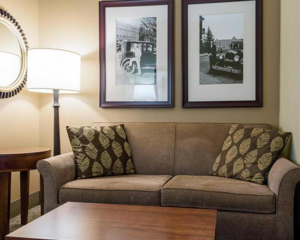 Comfort Suites Starkville Esterno foto